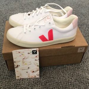 New never worn Veja sneakers with box